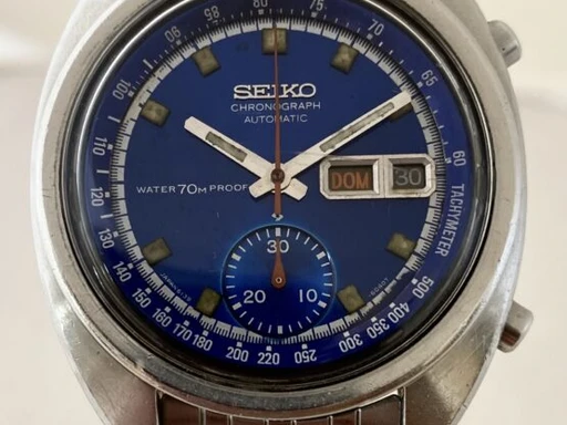 Title: 2187 “Bruce Lee”
Brand: Seiko
Model: Seiko "Bruce Lee"
Ref: 082427-6139
Category: Racing
Diameter: 39mm
Functions: Kronograf, Dato, Ugedag
Year: 1970
Price: 5995
Condition: undefined
Dial Color: Blå
Strap: Metal
Case material: Stål
Gender: Herre
Match: 100.0%
Billedet er ejet af MyWatch (102086) Et Seiko ur