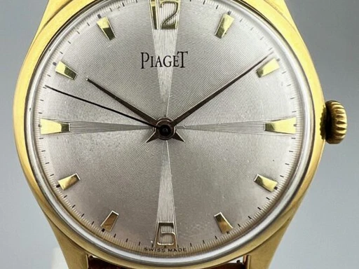 Title: 2165 – vintage
Brand: Piaget
Model: Piaget vintage
Ref: null
Category: Dress
Diameter: 35mm
Functions: 
Year: 1960
Price: 9995
Condition: undefined
Dial Color: Sølv
Strap: Læder
Case material: Guld
Gender: Herre
Match: 100.0%
Billedet er ejet af MyWatch (102098) Et Piaget ur