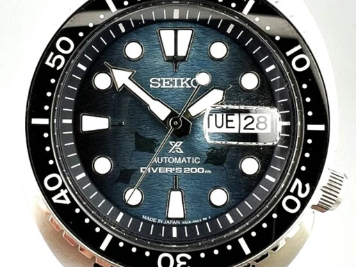 Title: 2173 – “Save the Ocean” Spec. Edi.
Brand: Seiko
Model: Seiko
Ref: SBDY079
Category: Dykker
Diameter: 45mm
Functions: Dato, Ugedag
Year: null
Price: 4895
Condition: undefined
Dial Color: Blå
Strap: Gummi
Case material: Stål
Gender: Herre
Match: 100.0%
Billedet er ejet af MyWatch (102094) Et Seiko ur