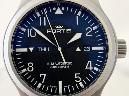 Title: 2232 – B-42
Brand: Fortis
Model: Fortis B-42
Ref: 655.10.158
Category: Pilot
Diameter: 42mm
Functions: Dato, Ugedag
Year: 2012
Price: 7495
Condition: undefined
Dial Color: Sort
Strap: Metal
Case material: Stål
Gender: Herre
Match: 100.0%
Billedet er ejet af MyWatch (102067) Et Fortis ur