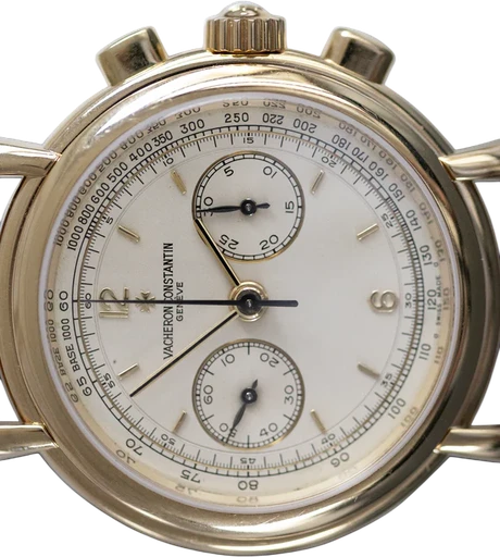 Titel: Historiques Chronograph
Mærke: Vacheron Constantin
Model: Historiques Chronograph
Ref.: 47101/000J-7522
Årgang: 2012
Tilbehør:
Pris: 225.000 kr.
Diameter: 36mm
Funktioner: Kronograf
Skivefarve: Hvid
Rem: Læder
Kassemateriale: Guld
Kategori: Racing
Køn: Herre
Match: 100.0%
Billedet ejes af Ole Mathiesen (1027854) Et Vacheron Constantin ur