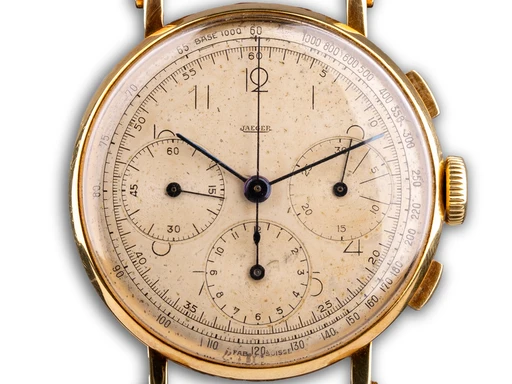 Title: Vintage Jumbo Chronograph
Brand: Jaeger-LeCoultre
Model: Vintage Jumbo Chronograph
Ref: 17233
Category: Racing
Diameter: 37mm
Functions: Kronograf
Year: 1950
Price: 82000
Condition: undefined
Dial Color: Hvid
Strap: Læder
Case material: Guld
Gender: Herre
Match: 100.0%
Billedet er ejet af Ole Mathiesen (101847) Et Jaeger-LeCoultre ur