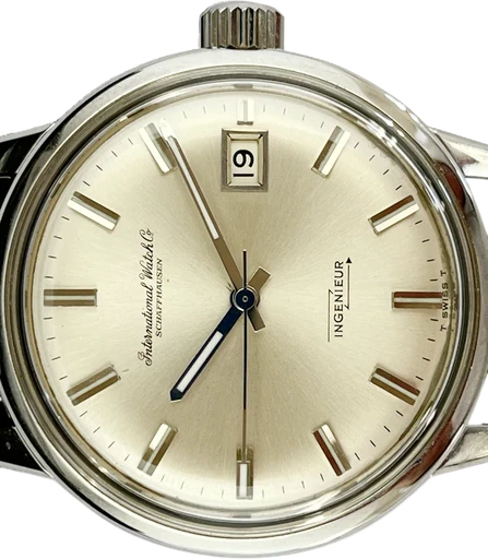 Title: Ingenieur Automatic Pellaton
Brand: IWC
Model: Ingenieur Automatic Pellaton
Ref: 866A
Category: Dress
Diameter: 37mm
Functions: Dato
Year: 1965
Price: 48000
Condition: 9.5
Dial Color: Sølv
Strap: Metal
Case material: Stål
Gender: Herre
Match: 100.0%
Billedet er ejet af Ole Mathiesen (101858) Et IWC ur