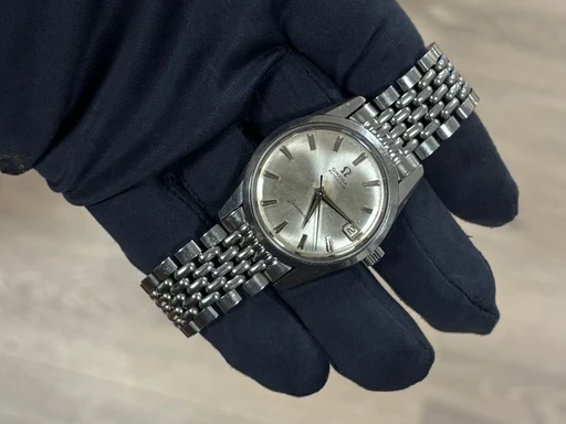 Title: Seamaster Automatic ref. 14701 – Vintage (ca. 1960’erne)
Brand: Omega
Model: Seamaster Automatic
Ref: 14701
Category: Dress
Diameter: nullmm
Functions: Dato
Year: 1960
Price: 7500
Condition: undefined
Dial Color: Sølv
Strap: Metal
Case material: Stål
Gender: Herre
Match: 100.0%
Billedet er ejet af Studts Vintage (432144) Et Omega ur