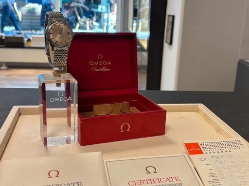 Title: Constellation Pie Pan ref. 168.005
Brand: Omega
Model: Constellation Pie Pan
Ref: 168.005
Category: Dress
Diameter: 35mm
Functions: Dato
Year: 1967
Price: 23990
Condition: undefined
Dial Color: Sølv
Strap: Metal
Case material: Stål
Gender: Herre
Match: 100.0%
Billedet er ejet af Studts Vintage (279094) Et Omega ur