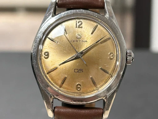 Title: DS Automatic
Brand: Certina
Model: DS Automatic
Ref: null
Category: Dress
Diameter: nullmm
Functions: 
Year: null
Price: 2700
Condition: undefined
Dial Color: Guld
Strap: Læder
Case material: Stål
Gender: Herre
Match: 100.0%
Billedet er ejet af Studts Vintage (152772) Et Certina ur
