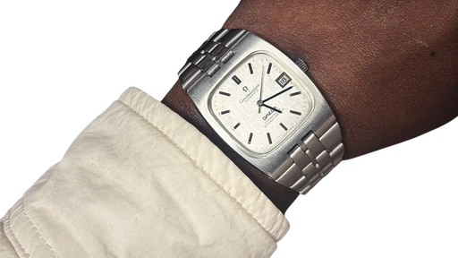 Title: Constellation Automatic – Ref. 168.047 – Klassisk TV-case (New)
Brand: Omega
Model: Constellation Automatic
Ref: 168.047
Category: Dress
Diameter: 38mm
Functions: Dato
Year: 1969
Price: 8000
Condition: 8.5
Dial Color: Sølv
Strap: Metal
Case material: Stål
Gender: Herre
Match: 100.0%
Billedet er ejet af Studts Vintage (819277) Et Omega ur