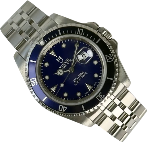 Titel: Mini Sub 73190 (Nyhed)
Mærke: Tudor
Model: Mini Sub
Ref.: 73190
Kategori: Dykker
Diameter: 33mm
Funktioner: Dato
Årgang: 1997
Pris: 20000
Stand: 9.0 (Brugt)
Skivefarve: Blå
Rem: Metal
Kassemateriale: Stål
Køn: Herre
Match: 100.0%
Billedet ejes af Stæhr Preowned (950129) Et Tudor ur