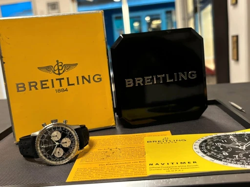 Title: Navitimer 806
Brand: Breitling
Model: Navitimer 806
Ref: null
Category: Pilot
Diameter: nullmm
Functions: Kronograf, Dato
Year: 1969
Price: 38500
Condition: undefined
Dial Color: Sort
Strap: Andet
Case material: Stål
Gender: Herre
Match: 100.0%
Billedet er ejet af Studts Vintage (152753) Et Breitling ur