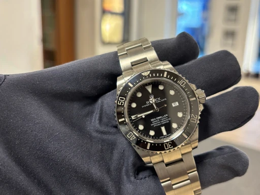 Title: Sea-Dweller 4000 – Ref. 116600 – Komplet sæt (2016)
Brand: Rolex
Model: Sea-Dweller 4000
Ref: 116600
Category: Dykker
Diameter: 40mm
Functions: Dato
Year: 2016
Price: 87500
Condition: undefined
Dial Color: Sort
Strap: Metal
Case material: Stål
Gender: Herre
Match: 100.0%
Billedet er ejet af Studts Vintage (330462) Et Rolex ur