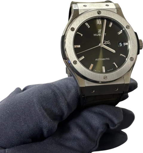 Title: Classic Fusion (2022)
Brand: Hublot
Model: Classic Fusion
Ref: 511.NX.8970.LR
Category: Dress
Diameter: 45mm
Functions: Dato
Year: 2022
Price: 38500
Condition: 9.0
Dial Color: Sort
Strap: Gummi
Case material: Titanium
Gender: Herre
Match: 100.0%
Billedet er ejet af Studts Vintage (499815) Et Hublot ur