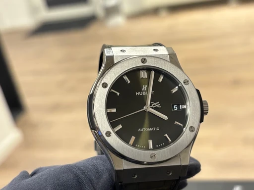 Title: Classic Fusion (2022)
Brand: Hublot
Model: Classic Fusion
Ref: 511.NX.8970.LR
Category: Dress
Diameter: 45mm
Functions: Dato
Year: 2022
Price: 40000
Condition: 9.0
Dial Color: Sort
Strap: Gummi
Case material: Titanium
Gender: Herre
Match: 100.0%
Billedet er ejet af Studts Vintage (499815) Et Hublot ur