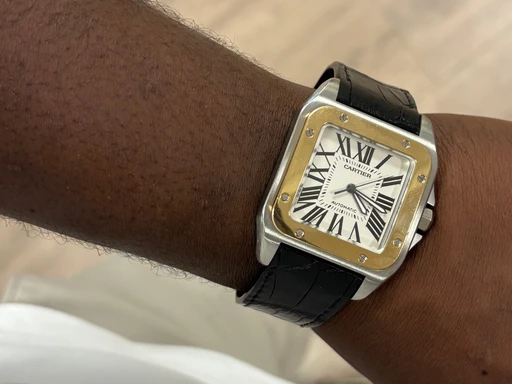 Title: Santos 100, XL
Brand: Cartier
Model: Santos 100 XL
Ref: 2656
Category: Dress
Diameter: 38mm
Functions:
Year: 2004
Price: 34500
Condition: undefined
Dial Color: Hvid
Strap: Læder
Case material: Stål
Gender: Herre
Match: 100.0%
Billedet er ejet af Studts Vintage (314320) Et Cartier ur
