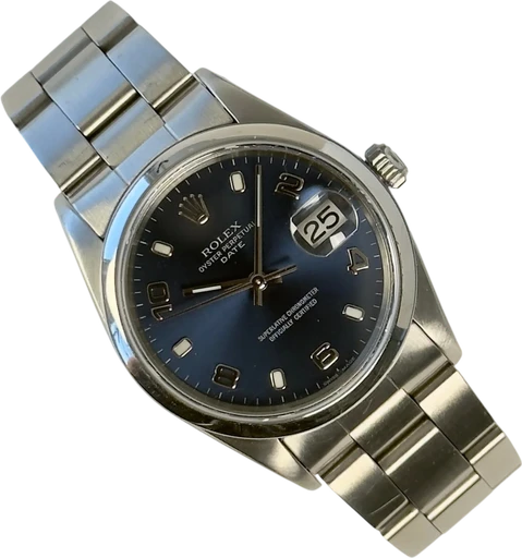 Titel: Date 15200 L-serie med blå skive (Nyhed)
Mærke: Rolex
Model: Date
Ref.: 15200
Årgang: 1979
Tilbehør:
Stand: 8.5 (Brugt)
Pris: 32.000 kr.
Diameter: 35mm
Funktioner: Dato
Skivefarve: Blå
Rem: Metal
Kassemateriale: Stål
Kategori: Dress
Køn: Unisex
Match: 100.0%
Billedet ejes af Stæhr Preowned (1126255) Et Rolex ur