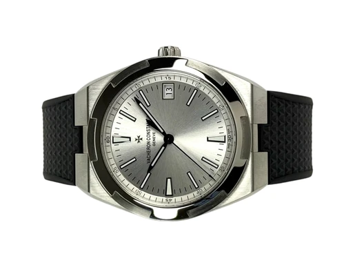 Title: Overseas 4500V (New)
Brand: Vacheron Constantin
Model: Overseas
Ref: 4500V
Category: Sport
Diameter: 41mm
Functions: Dato
Year: 2023
Price: 175000
Condition: 9.5
Dial Color: Sølv
Strap: Andet
Case material: Stål
Gender: Herre
Match: 100.0%
Billedet er ejet af Stæhr Preowned (545019) Et Vacheron Constantin ur