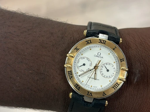 Title: Constellation Day-Date
Brand: Omega
Model: Constellation Day-Date
Ref: null
Category: Dress
Diameter: nullmm
Functions: Dato, Ugedag
Year: null
Price: 6900
Condition: undefined
Dial Color: Hvid
Strap: Læder
Case material: Guld
Gender: Unisex
Match: 100.0%
Billedet er ejet af Studts Vintage (152760) Et Omega ur