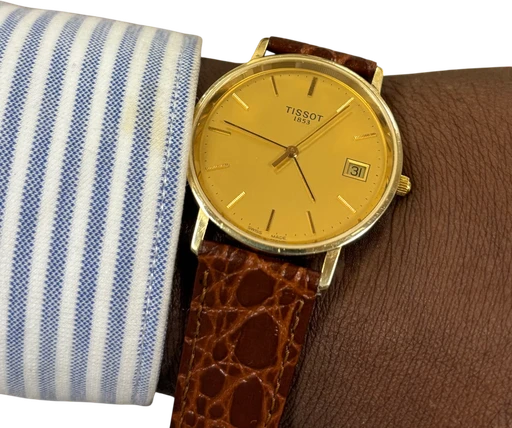 Title: 14 kt guld – vintage dress watch (Fullset)
Brand: Tissot
Model: 14 kt guld – vintage dress watch
Ref: T71.2.411.21
Category: Dress
Diameter: nullmm
Functions: Dato
Year:
Price: 7000
Condition: 8.0
Dial Color: Guld
Strap: Læder
Case material: Guld
Gender: Unisex
Match: 100.0%
Billedet er ejet af Studts Vintage (614544) Et Tissot ur