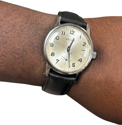 Title: 17 jewels Incabloc
Brand: Brixon
Model: 17 jewels Incabloc
Ref: null
Category: Dress
Diameter: 35mm
Functions: Dato
Year: 1960
Price: 3000
Condition: 8.5
Dial Color: Hvid
Strap: Læder
Case material: Stål
Gender: Unisex
Match: 100.0%
Billedet er ejet af Studts Vintage (152774) Et Brixon ur