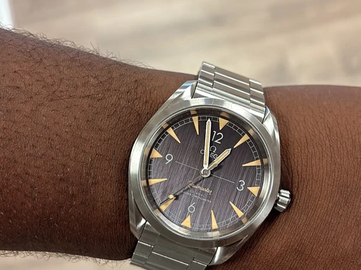 Title: Seamaster Railmaster, ref. 220.10.40.20.01.001, fra 2018. (New)
Brand: Omega
Model: Seamaster Railmaster
Ref: 220.10.40.20.01.001
Category: Sport
Diameter: 40mm
Functions:
Year: 2018
Price: 26900
Condition: undefined
Dial Color: Sort
Strap: Metal
Case material: Stål
Gender: Herre
Match: 100.0%
Billedet er ejet af Studts Vintage (330459) Et Omega ur