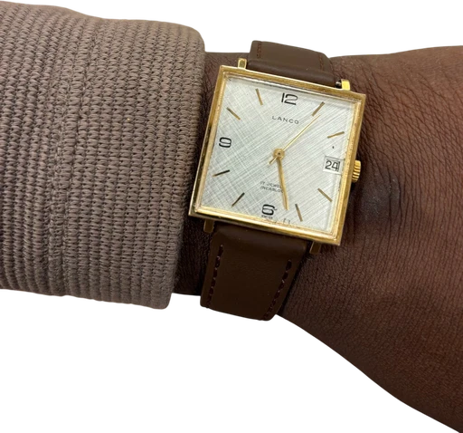 Title: 17 Jewels Incabloc
Brand: Lanco
Model: 17 Jewels Incabloc
Ref: null
Category: Dress
Diameter: 30mm
Functions: Dato
Year: 1960
Price: 2200
Condition: 8.0
Dial Color: Hvid
Strap: Læder
Case material: Guld
Gender: Unisex
Match: 100.0%
Billedet er ejet af Studts Vintage (152758) Et Lanco ur