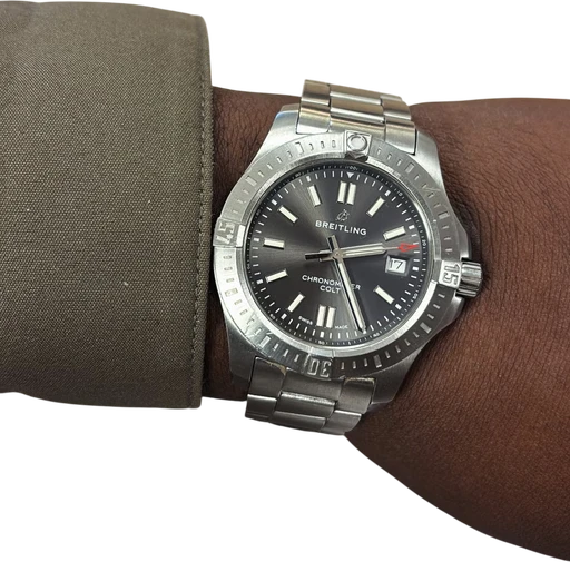 Title: Chronomat, ref B13048,
Brand: Breitling
Model: Chronomat
Ref: B13048
Category: Sport
Diameter: 39mm
Functions: Dato
Year: 1992
Price: 22000
Condition: 7.0
Dial Color: Sort
Strap: Læder
Case material: Stål
Gender: Herre
Match: 100.0%
Billedet er ejet af Studts Vintage (614554) Et Breitling ur