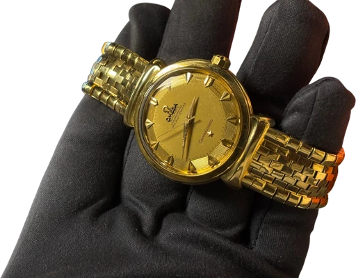 Titel: Constellation Grand Luxe OT 14.365 fra 1957 med Brick Bracelet (Nyhed)
Mærke: Omega
Model: Constellation Grand Luxe
Ref.: OT 14.365
Årgang: 1957
Tilbehør: Boks og Papirer
Pris: 115.000 kr.
Diameter:
Funktioner:
Skivefarve: Guld
Rem: Metal
Kassemateriale: Guld
Kategori: Dress
Køn: Unisex
Match: 100.0%
Billedet ejes af Studts Vintage (1168215) Et Omega ur