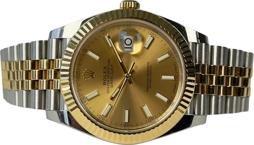 Titel: Datejust 126333
Mærke: Rolex
Model: Datejust
Ref.: 126333
Årgang: 2018
Tilbehør: Boks og Papirer
Stand: 8.0 (Brugt)
Pris: 105.000 kr.
Diameter: 41mm
Funktioner: Dato
Skivefarve: Guld
Rem: Metal
Kassemateriale: Andet
Kategori: Dress
Køn: Herre
Match: 100.0%
Billedet ejes af Stæhr Preowned (1120677) Et Rolex ur