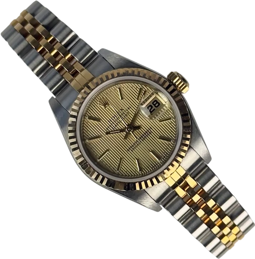 Title: Datejust 79173 (New)
Brand: Rolex
Model: Datejust
Ref: 79173
Category: Dress
Diameter: 26mm
Functions: Dato
Year: 2002
Price: 34000
Condition: 9.0
Dial Color: Guld
Strap: Metal
Case material: Guld
Gender: Dame
Match: 100.0%
Billedet er ejet af Stæhr Preowned (905902) Et Rolex ur
