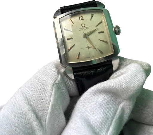 Title: Sjælden! Automatic CK 3950-1 fra ca. 1951 (New)
Brand: Omega
Model: Automatic CK 3950-1
Ref: CK 3950-1
Category: Dress
Diameter: 31mm
Functions: Dato
Year: 1951
Price: 9995
Condition: 7.0
Dial Color: Hvid
Strap: Læder
Case material: Stål
Gender: Herre
Match: 100.0%
Billedet er ejet af Studts Vintage (903357) Et Omega ur
