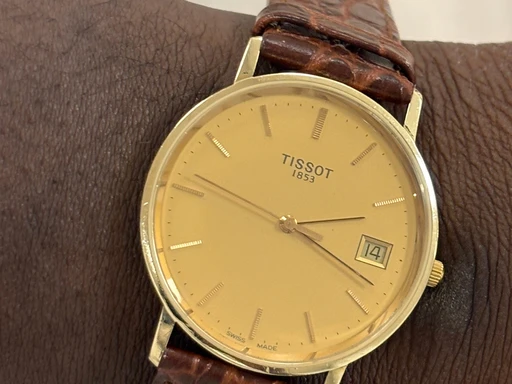 Title: T-Gold Goldrun 14k
Brand: Tissot
Model: T-Gold Goldrun 14k
Ref: t71.2.41
Category: Dress
Diameter: nullmm
Functions: Dato
Year: 2010
Price: 6500
Condition: undefined
Dial Color: Gul
Strap: Læder
Case material: Guld
Gender: Herre
Match: 100.0%
Billedet er ejet af Studts Vintage (152746) Et Tissot ur
