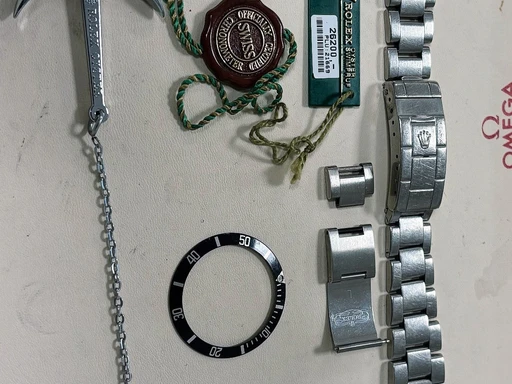 Title: dele til salg billigt.
Brand: Rolex
Model: Sea-Dweller
Ref: null
Category: Dykker
Diameter: nullmm
Functions:
Year: null
Price: 995
Condition: undefined
Dial Color: null
Strap: Metal
Case material: Stål
Gender: Unisex
Match: 100.0%
Billedet er ejet af Studts Vintage (152768) Et Rolex ur