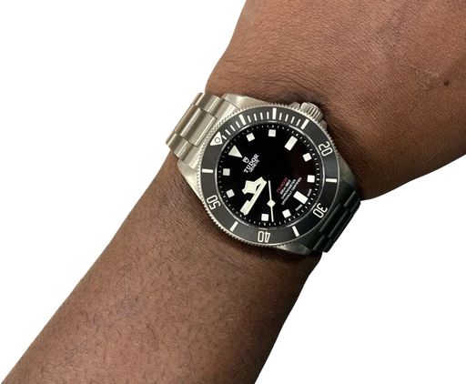 Title: Pelagos 39 (New)
Brand: Tudor
Model: Pelagos 39
Ref: null
Category: Dykker
Diameter: 39mm
Functions: Dato
Year: 2023
Price: 26500
Condition: 9.0
Dial Color: Sort
Strap: Metal
Case material: Titanium
Gender: Herre
Match: 100.0%
Billedet er ejet af Studts Vintage (639614) Et Tudor ur