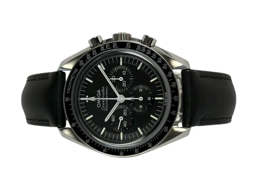Title: Speedmaster Professional 310.32.42.50.01.002
Brand: Omega
Model: Speedmaster Professional
Ref: 310.32.42.50.01.002
Category: Racing
Diameter: 42mm
Functions: Kronograf
Year: 2021
Price: 45000
Condition: undefined
Dial Color: Sort
Strap: Læder
Case material: Stål
Gender: Herre
Match: 100.0%
Billedet er ejet af Stæhr Preowned (375761) Et Omega ur