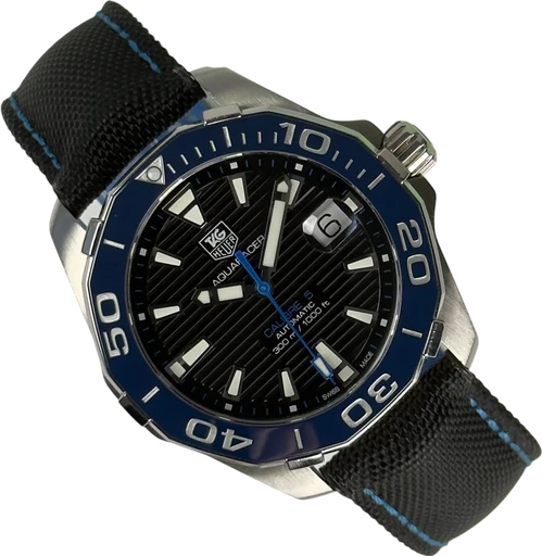 Titel: Aquaracer WAY211B (Nyhed)
Mærke: Tag Heuer
Model: Aquaracer
Ref.: WAY211B
Kategori: Dykker
Diameter: 41mm
Funktioner: Dato
Årgang:
Pris: 15000
Stand: 9.0 (Brugt)
Skivefarve: Sort
Rem: Andet
Kassemateriale: Stål
Køn: Herre
Match: 100.0%
Billedet ejes af Stæhr Preowned (950125) Et Tag Heuer ur