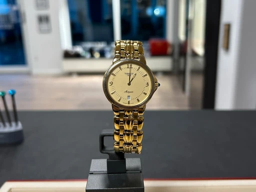 Title: Marquise Sapphire Crystal Quartz
Brand: Tissot
Model: Marquise Sapphire Crystal Quartz
Ref: null
Category: Dress
Diameter: nullmm
Functions: Dato
Year: null
Price: 2000
Condition: undefined
Dial Color: Guld
Strap: Metal
Case material: Guld
Gender: Unisex
Match: 100.0%
Billedet er ejet af Studts Vintage (152754) Et Tissot ur