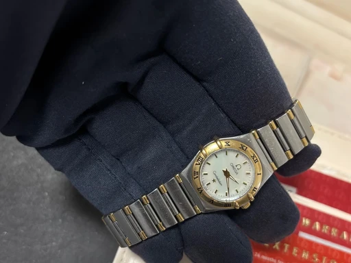 Title: Constellation (New)
Brand: Omega
Model: Constellation
Ref: 1212.30.00 / 795.1203
Category: Dress
Diameter: 22mm
Functions:
Year: 1998
Price: 3200
Condition: undefined
Dial Color: Hvid
Strap: Metal
Case material: Stål
Gender: Dame
Match: 100.0%
Billedet er ejet af Studts Vintage (470443) Et Omega ur