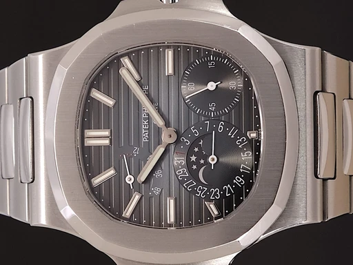 Title: Nautilus
Brand: Patek Philippe
Model: Nautilus
Ref: 5712/1a-001
Category: Dress
Diameter: 41mm
Functions: Dato, Månefase
Year: 2012
Price: 749995
Condition: undefined
Dial Color: Grå
Strap: Metal
Case material: Stål
Gender: Herre
Match: 100.0%
Billedet er ejet af TimeToWatch (101993) Et Patek Philippe ur