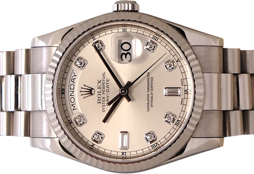 Title: Daydate 36 mm
Brand: Rolex
Model: Daydate 36 mm
Ref: 118239
Category: Dress
Diameter: 36mm
Functions: Ugedag, Dato
Year: 2004
Price: 179995
Condition: 9.5
Dial Color: Sølv
Strap: Metal
Case material: Guld
Gender: Herre
Match: 100.0%
Billedet er ejet af TimeToWatch (293665) Et Rolex ur