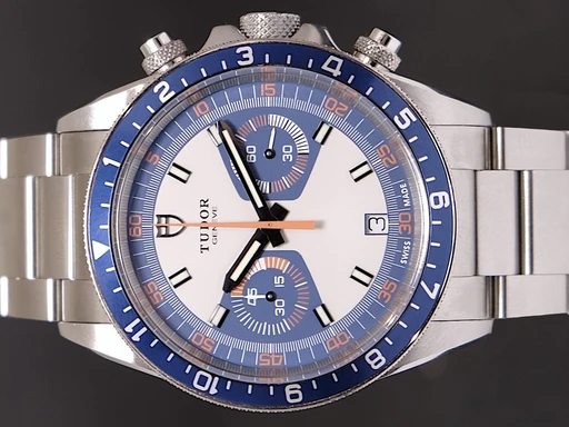 Title: Heritage Chronograph
Brand: Tudor
Model: Heritage Chronograph
Ref: 70330N
Category: Racing
Diameter: 42mm
Functions: Dato, Kronograf
Year: 2024
Price: 24995
Condition: undefined
Dial Color: Blå
Strap: Metal
Case material: Stål
Gender: Herre
Match: 100.0%
Billedet er ejet af TimeToWatch (101964) Et Tudor ur