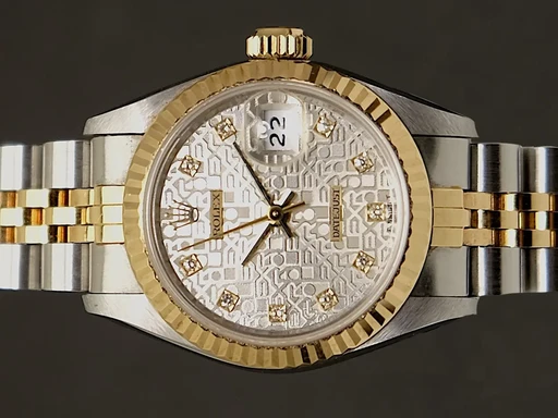 Title: Datejust 26 mm (New)
Brand: Rolex
Model: Datejust 26 mm
Ref: 69173
Category: Dress
Diameter: 26mm
Functions: Dato
Year: 1991
Price: 42995
Condition: undefined
Dial Color: Sølv
Strap: Metal
Case material: Stål
Gender: Dame
Match: 100.0%
Billedet er ejet af TimeToWatch (482525) Et Rolex ur