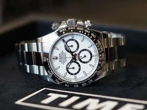 Title: Daytona – 126500LN *RESERVERET* (Panda)
Brand: Rolex
Model: Daytona
Ref: 126500LN
Category: Racing
Diameter: 40mm
Functions: Kronograf, Dato
Year: 2025
Price: 220000
Condition: undefined
Dial Color: Hvid
Strap: Metal
Case material: Stål
Gender: Herre
Match: 100.0%
Billedet er ejet af TimeCollect (400919) Et Rolex ur