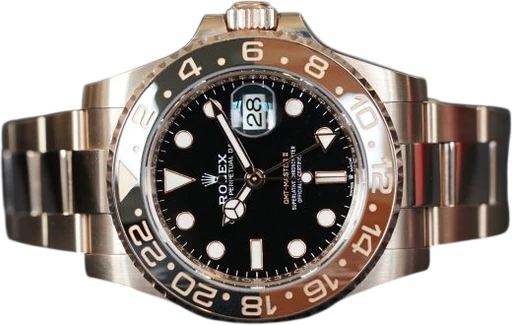 Titel: GMT-Master – 126715CHNR (Nyhed)
Mærke: Rolex
Model: GMT-Master
Ref.: 126715CHNR
Årgang: 2024
Tilbehør: Boks og Papirer
Stand: 9.0 (Brugt)
Pris: 270.000 kr.
Diameter: 40mm
Funktioner: GMT, Dato
Skivefarve: Sort
Rem: Metal
Kassemateriale: Guld
Kategori: Pilot
Køn: Herre
Match: 100.0%
Billedet ejes af TimeCollect (1158645) Et Rolex ur