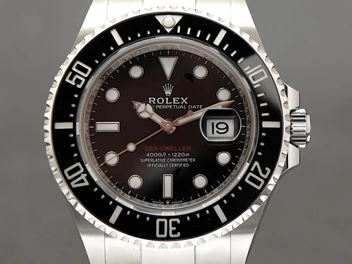 Title: Sea-Dweller 43
Brand: Rolex
Model: Sea-Dweller 43
Ref: 126600
Category: Dykker
Diameter: 43mm
Functions: Dato
Year: 2022
Price: 87995
Condition: undefined
Dial Color: Sort
Strap: Metal
Case material: Stål
Gender: Herre
Match: 100.0%
Billedet er ejet af TimeToWatch (164915) Et Rolex ur