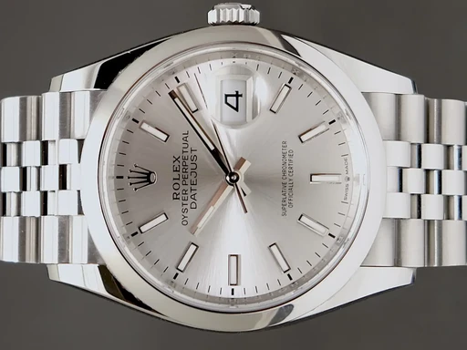 Title: Datejust 36 mm (New)
Brand: Rolex
Model: Datejust 36 mm
Ref: 126000
Category: Dress
Diameter: 36mm
Functions: Dato
Year: 2025
Price: 65995
Condition: undefined
Dial Color: Sølv
Strap: Metal
Case material: Stål
Gender: Herre
Match: 100.0%
Billedet er ejet af TimeToWatch (471049) Et Rolex ur