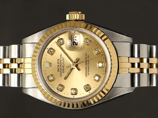 Title: Datejust 26 mm (New)
Brand: Rolex
Model: Datejust 26 mm
Ref: 69173
Category: Dress
Diameter: 26mm
Functions: Dato
Year: 1991
Price: 37995
Condition: undefined
Dial Color: Guld
Strap: Metal
Case material: Stål
Gender: Dame
Match: 100.0%
Billedet er ejet af TimeToWatch (482526) Et Rolex ur