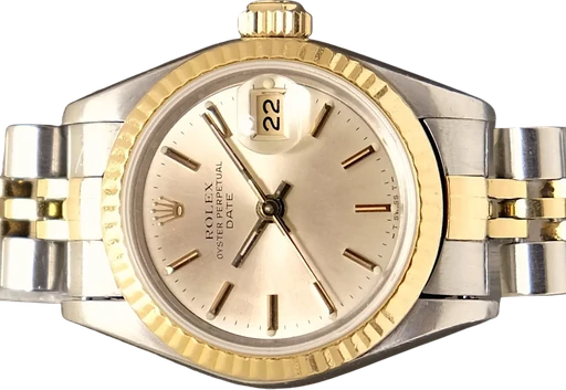 Titel: Datejust 26 mm
Mærke: Rolex
Model: Datejust 26 mm
Ref.: 69173
Årgang: 1984
Tilbehør: Boks og Papirer
Stand: 8.0 (Brugt)
Pris: 35.995 kr.
Diameter: 26mm
Funktioner: Dato
Skivefarve: Guld
Rem: Metal
Kassemateriale: Stål
Kategori: Dress
Køn: Dame
Match: 100.0%
Billedet ejes af TimeToWatch (1101699) Et Rolex ur