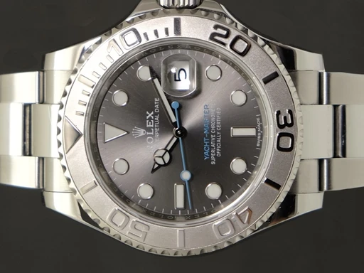 Title: Yacht-Master
Brand: Rolex
Model: Yacht-Master
Ref: 116622
Category: Sport
Diameter: 40mm
Functions: Dato
Year: 2018
Price: 84995
Condition: undefined
Dial Color: Grå
Strap: Metal
Case material: Stål
Gender: Herre
Match: 100.0%
Billedet er ejet af TimeToWatch (193720) Et Rolex ur