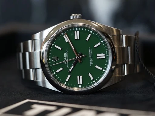 Title: Oyster Perpetual – Dansk AD
Brand: Rolex
Model: Oyster Perpetual
Ref: 124300
Category: Dress
Diameter: 41mm
Functions: Dato
Year: 2025
Price: 66000
Condition: undefined
Dial Color: Grøn
Strap: Metal
Case material: Stål
Gender: Herre
Match: 100.0%
Billedet er ejet af TimeCollect (432705) Et Rolex ur