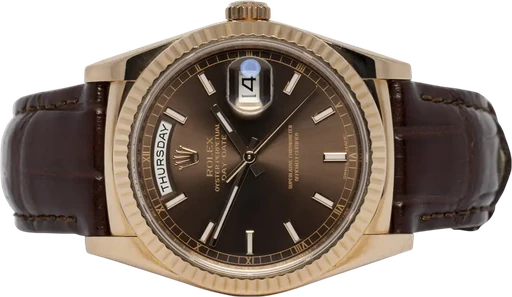 Title: Day-Date 36, Chocolate, Everose, Læder
Brand: Rolex
Model: Day-Date
Ref: 118135
Category: Dress
Diameter: 36mm
Functions: Dato, Ugedag
Year: 2016
Price: 179900
Condition: 7.0
Dial Color: Brun
Strap: Læder
Case material: Guld
Gender: Herre
Match: 100.0%
Billedet er ejet af Urhandleren (615546) Et Rolex ur