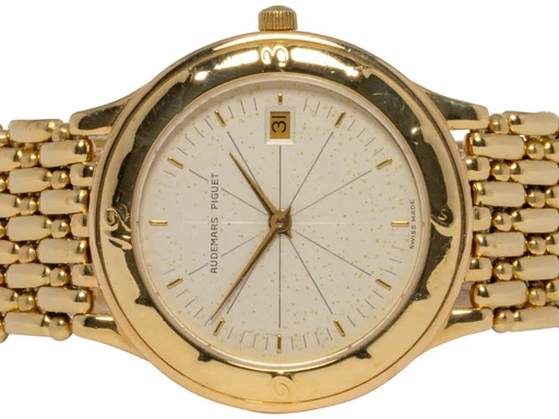 Title: Meridian, Guld
Brand: Audemars Piguet
Model: Meridian
Ref: c-452013
Category: Dress
Diameter: nullmm
Functions: Dato
Year: null
Price: 59900
Condition: undefined
Dial Color: Hvid
Strap: Metal
Case material: Guld
Gender: Herre
Match: 100.0%
Billedet er ejet af Urhandleren (102589) Et Audemars Piguet ur